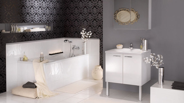 Tableau et papier peint, quel style pour ma salle de bain ?